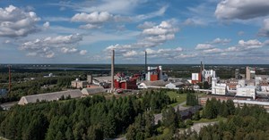 Ilmakuva Laanilan teollisuuspuistosta, jossa näkyy Oulun Energian voimalaitokset ja muita alueen toimijoita. 